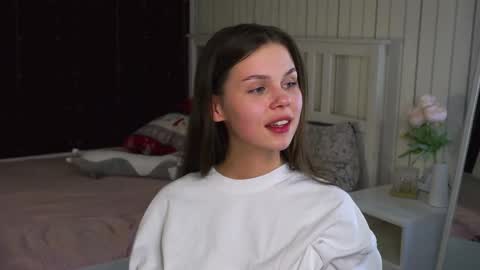 Nicole online show from 19, 4, 2026