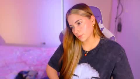 Snapshot of hermione_blonde chatting on 26, 2, 2026 hermione_blonde online show from 26, 2, 2026