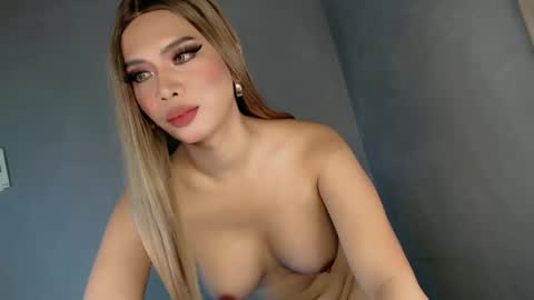 Snapshot of hermosa28 chatting on 11, 2, 2025 Queen Ava online show from 11, 2, 2025