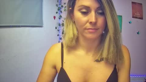 Hestesiaxx online show from 13, 9, 2025