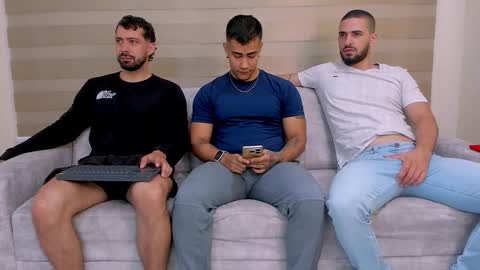 heteros men online show from 22, 2, 2025