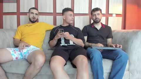 heteros men online show from 23, 2, 2025
