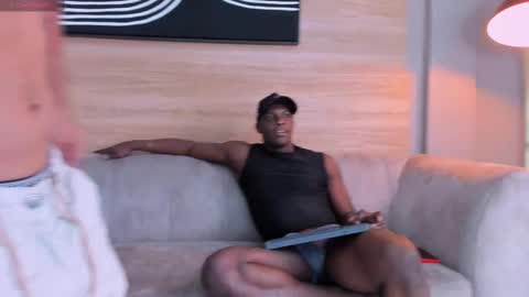 heteros men online show from 9, 9, 2025