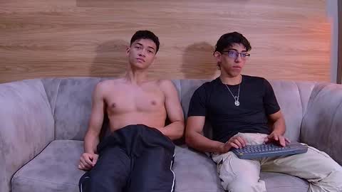 heteros men online show from 20, 4, 2026