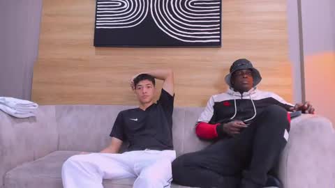 heteros men online show from 23, 4, 2026