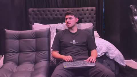 heteros men online show from 25, 4, 2026