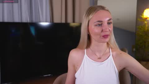 Snapshot of hey_becky chatting on 20, 3, 2026 Becky online show from 20, 3, 2026