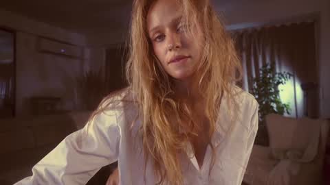 Snapshot of heybanan chatting on 5, 12, 2024 Alina online show from 5, 12, 2024