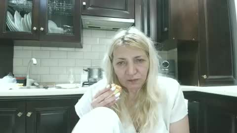 Snapshot of heyheygrey chatting on 9, 6, 2026 Heyheygrey online show from 9, 6, 2026