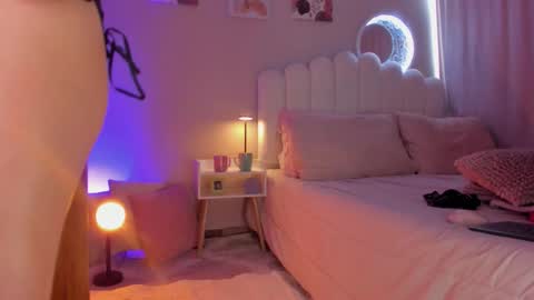 Martina Ricci Show schedule Monday to Friday 8am colombia time I work some weekends  online show from 18, 1, 2026