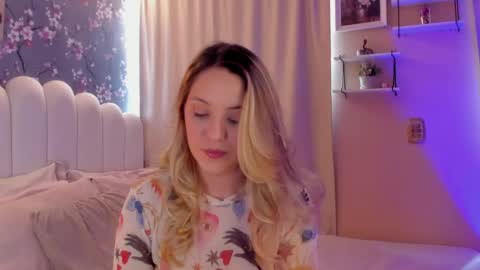 Snapshot of heymartina chatting on 29, 4, 2026 Martina Ricci Show schedule Monday to Friday 8am colombia time I work some weekends online show from 29, 4, 2026