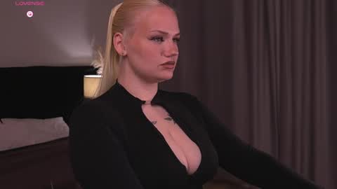 Snapshot of heynoirsam chatting on 11, 5, 2026 heynoirsam online show from 11, 5, 2026