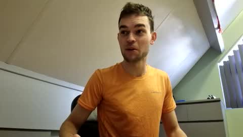 Snapshot of hi_felix chatting on 24, 10, 2025 online show from 24, 10, 2025