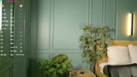 Snapshot of hidden_charm_ chatting on 18, 12, 2025 My name is Angelina but I like when you call me Angel online show from 18, 12, 2025