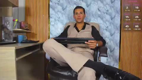 Snapshot of hiddenoffice chatting on 26, 6, 2026 George online show from 26, 6, 2026