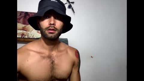 Snapshot of hideonbush051 chatting on 9, 1, 2026 hideonbush online show from 9, 1, 2026