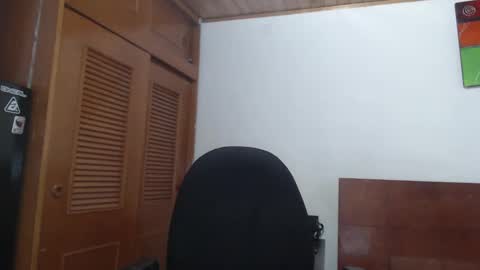 hilaril18 online show from 26, 1, 2025