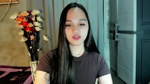 hilarymolly online show from 9, 4, 2026