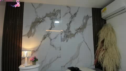 Hilary Thomsom online show from 18, 2, 2026