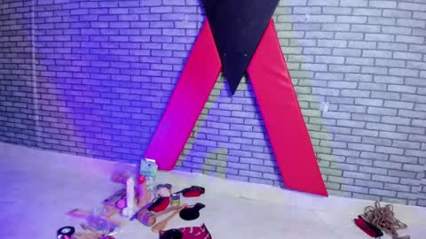 Hillary  online show from 23, 4, 2026