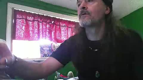 hippiedad333 online show from 19, 4, 2026