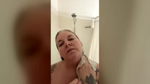 hippysnewhere online show from 26, 4, 2026