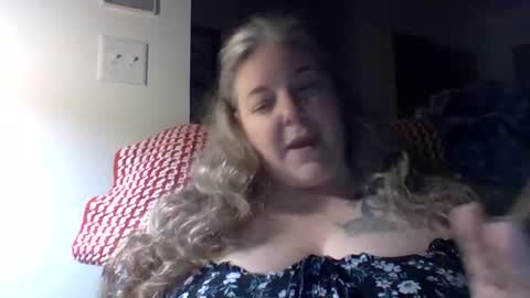 hippysnewhere online show from 28, 4, 2026