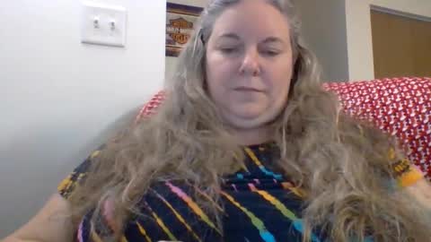 hippysnewhere online show from 10, 6, 2026