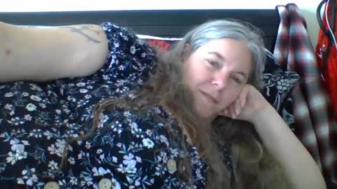 hippysnewhere online show from 24, 7, 2026