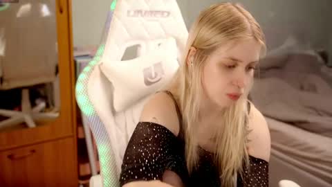 Snapshot of ho1yh01e chatting on 30, 5, 2026 Holly online show from 30, 5, 2026