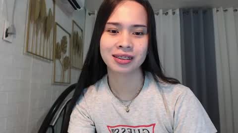 Snapshot of hoelymolly chatting on 10, 6, 2026 hoelymolly online show from 10, 6, 2026