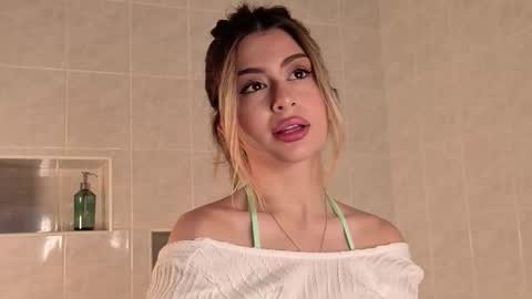 Moni Monica online show from 4, 10, 2025