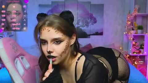 Snapshot of hollisbelch chatting on 8, 3, 2025 Lux online show from 8, 3, 2025