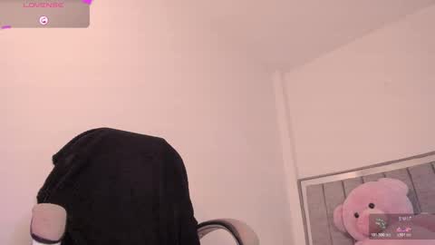 holly_16 online show from 23, 3, 2026