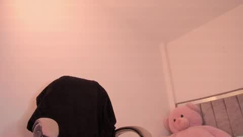 holly_16 online show from 25, 4, 2026