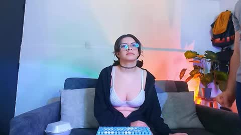 Holly and Honey online show from 15, 12, 2025