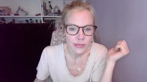 holly_bourbon online show from 6, 3, 2026