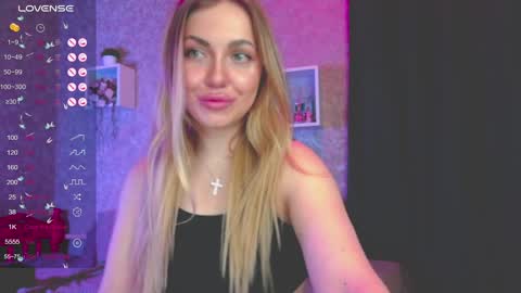 Snapshot of holly_molly8 chatting on 15, 1, 2025 holly_molly8 online show from 15, 1, 2025