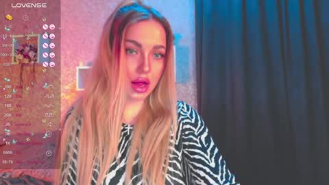 Snapshot of holly_molly8 chatting on 17, 1, 2025 holly_molly8 online show from 17, 1, 2025