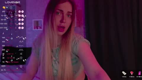 Snapshot of holly_molly8 chatting on 8, 2, 2025 holly_molly8 online show from 8, 2, 2025