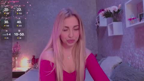 Snapshot of holly_molly8 chatting on 7, 10, 2025 holly_molly8 online show from 7, 10, 2025