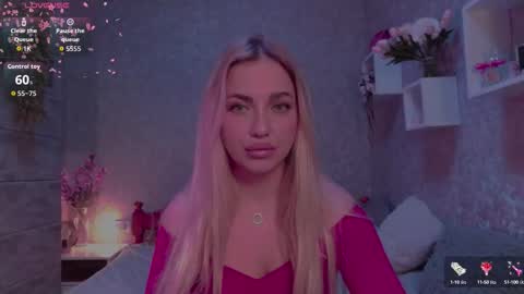 Snapshot of holly_molly8 chatting on 12, 10, 2025 holly_molly8 online show from 12, 10, 2025