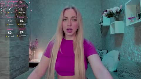 Snapshot of holly_molly8 chatting on 30, 10, 2025 holly_molly8 online show from 30, 10, 2025