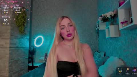 Snapshot of holly_molly8 chatting on 10, 11, 2025 holly_molly8 online show from 10, 11, 2025