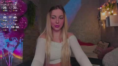 holly_molly8 online show from 25, 4, 2026