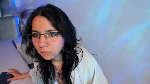 Snapshot of hollypeach_ chatting on 5, 12, 2025 hollypeach_ online show from 5, 12, 2025