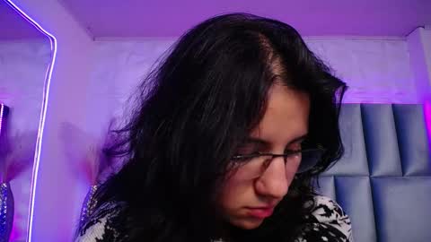 Snapshot of hollypeach_ chatting on 19, 12, 2025 hollypeach_ online show from 19, 12, 2025