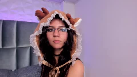 Snapshot of hollypeach_ chatting on 22, 12, 2025 hollypeach_ online show from 22, 12, 2025