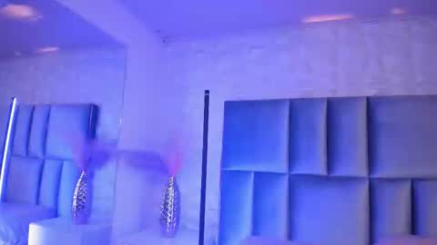 Snapshot of hollypeach_ chatting on 11, 2, 2026 hollypeach_ online show from 11, 2, 2026