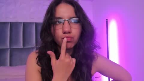 Snapshot of hollypeach_ chatting on 26, 2, 2026 hollypeach_ online show from 26, 2, 2026